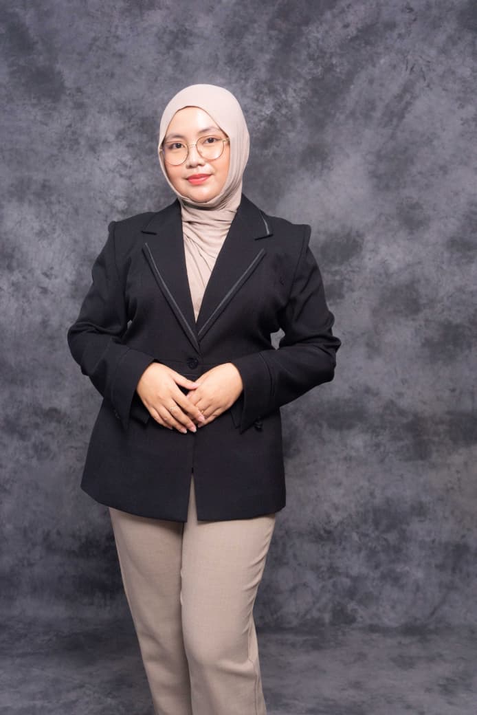 Wally Shaqina Zchaherazade, S.H.